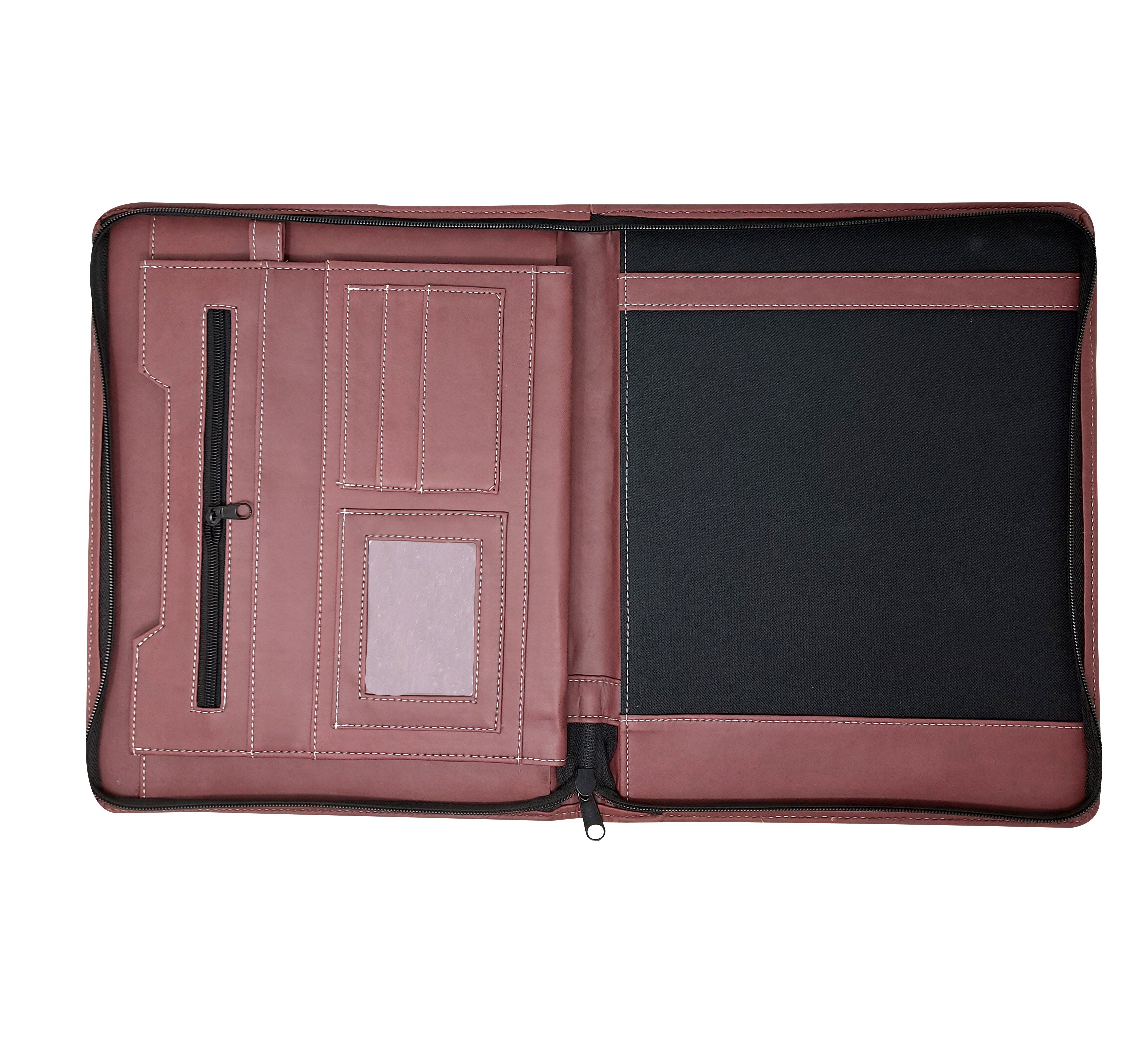 Carpeta ejecutiva carta bitono portablock con bolsillos de color vino/guinda, fabricada con materiales de primera calidad en México. Ideal para organizar documentos de oficina y presentaciones. Entrega inmediata y atención personalizada. Carpeta ejecutiva carta bitono portablock con bolsillos de color vino/guinda, fabricada con materiales de primera calidad en México. Ideal para organizar documentos de oficina y presentaciones. Entrega inmediata y atención personalizada.